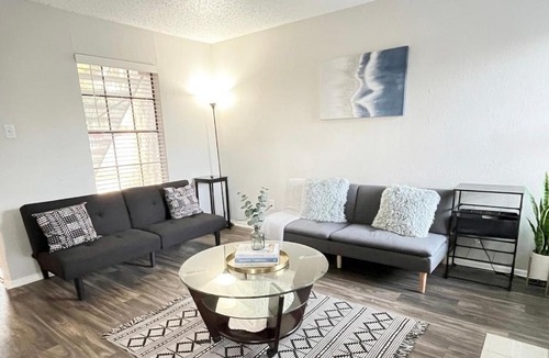 North Arlington Apartment | Arlington Entertainment district less than 2mi to AT&T Stadium !