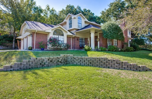 North Arlington House | Arlington Manor - 5BR/3BA Sleeps 18+ HotTub/FirePit