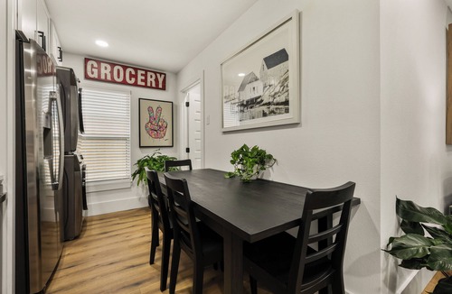 Central Arlington House | Arlington Retreat: Walk to AT&TStadium + GlobeLife