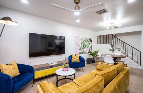 Northeast El Paso Apartment | Art Deco 3 BR Near Fort Bliss