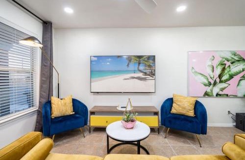 Northeast El Paso Apartment | Art Deco 3 BR Near Fort Bliss