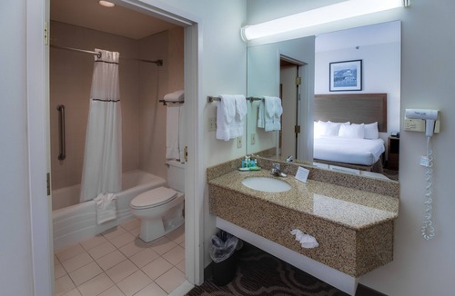 Lubbock Hotel | Ashmore Inn and Suites