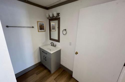 East Las Vegas House | Athens House number 7B