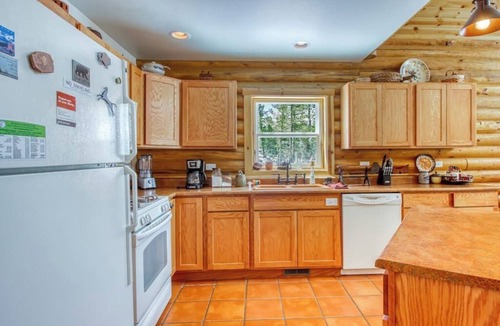 Columbine Lake House | Atmospheric mountain cabin with balcony & firepit - three miles from Purgatory