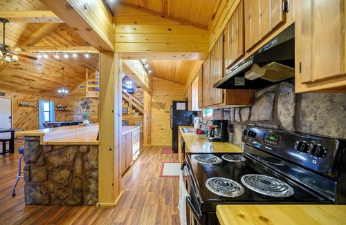 Smithville Cabin | ATV Trails + Hot Tub + Dog Friendly Cabin + Blackjack and Texas Hold’em Table