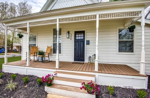 Aubrey House | Aubrey Farmhouse 3BR | Sleeps 7, Near Winery