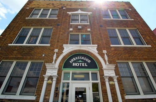 Downtown Memphis Condo | Awesome 1BR downtown condo near EVERYTHING!