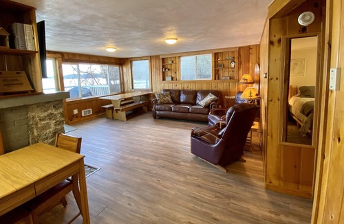 Diamond Lake House | Awesome Lakefront Cabin on Gorgeous Diamond Lake