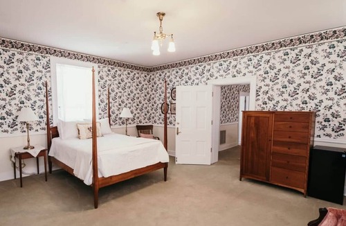 Elizabethtown Bed & Breakfast | B&B-River Views, Shawnee Getaway, Charlotte Room