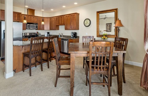 Quincy House | B35 Home by pool & Gorge shuttle