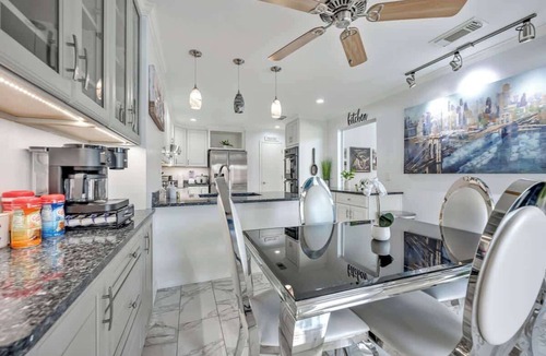 Buckingham House | Backyard Oasis with Pool/Hot Tub PingPong 4 Bedrooms 4 Full Baths! Sleeps 20!