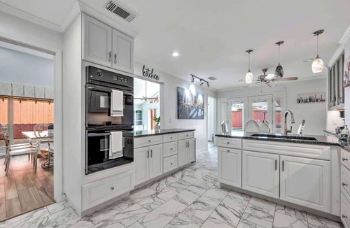 Buckingham House | Backyard Oasis with Pool/Hot Tub PingPong 4 Bedrooms 4 Full Baths! Sleeps 20!