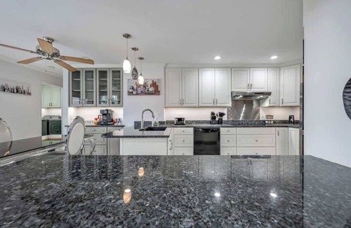 Buckingham House | Backyard Oasis with Pool/Hot Tub PingPong 4 Bedrooms 4 Full Baths! Sleeps 20!