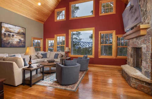 Baldy Mountain House | Baldy Ridge Chalet: Dogs Welcome! Hot Tub, Epic Game Room & Stunning Views!
