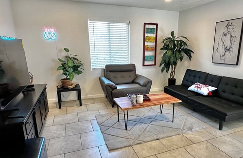 La Mesa Apartment | BALLOON FESTIVAL experience ABQ in style newly renovated 2BD/1BA apartment
