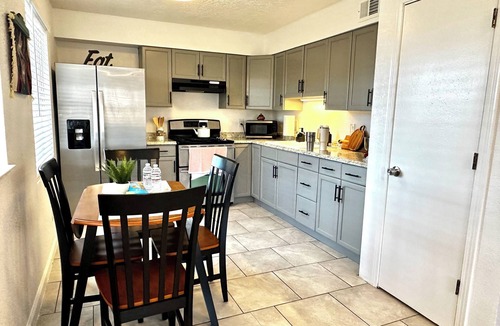 La Mesa Apartment | BALLOON FESTIVAL experience ABQ in style newly renovated 2BD/1BA apartment