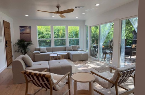 Allen House | Bamboo Heaven: Lakefront Luxury