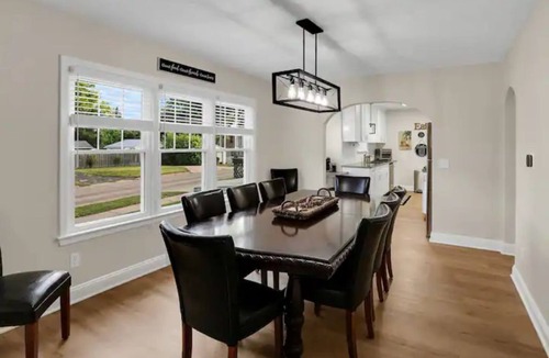 Southeast Omaha House | Bancroft House-6 Bdrms -3 king beds-11 Beds-Spacious and updated