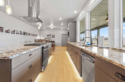Caldwell House | Barndominium Retreat in Caldwell | Sleeps 14 | RV Bay + Pickleball