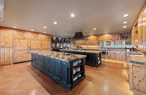 Greeley Cabin | Barnlight Escape at River Fort Ranch 8BR Sleeps 23 Private Ranch