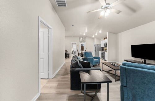 Odessa House | Basin Haven, King Suite, Clean Modern 3BR, Garage