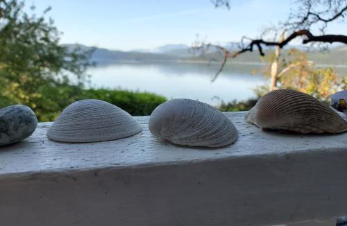 Adelma Beach House | Bay Cottage