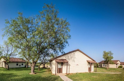 Bridgeport Resort | Bay Landing Camping Resort Cabin 3