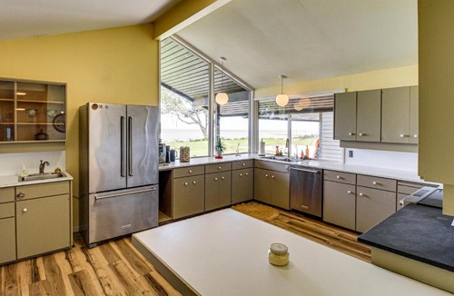 Austwell House | Bayfront Escape Near Boat Launch in Austwell