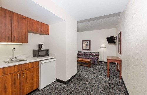 Des Moines Hotel | Baymont by Wyndham Des Moines Airport