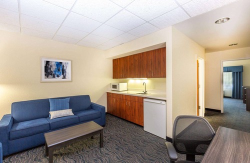 Des Moines Hotel | Baymont by Wyndham Des Moines Airport