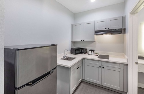 Freeport Hotel | Baymont by Wyndham Freeport Texas