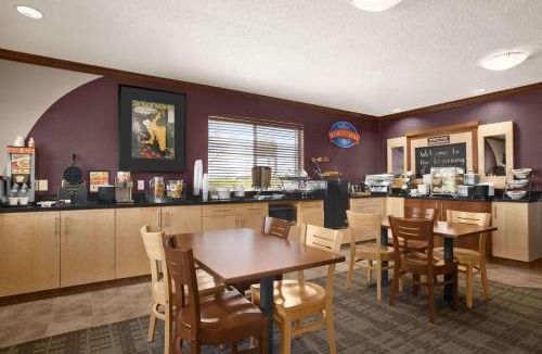 Golden Hotel | Baymont by Wyndham Golden/Red Rocks