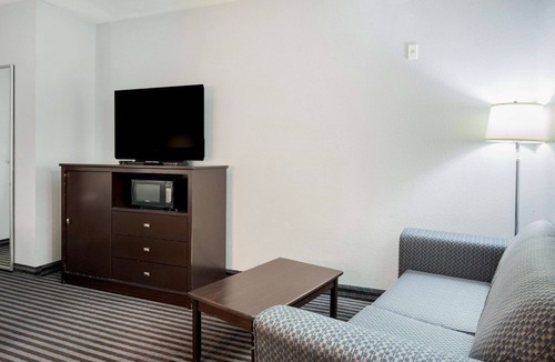 Mineral Wells Hotel | Baymont by Wyndham Mineral Wells