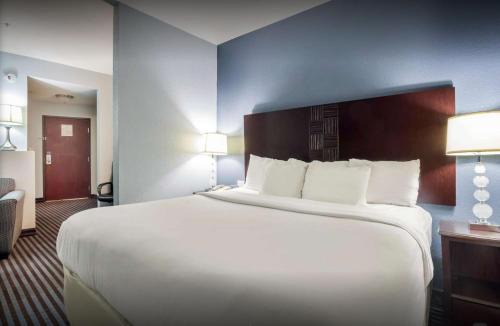 Mineral Wells Hotel | Baymont by Wyndham Mineral Wells