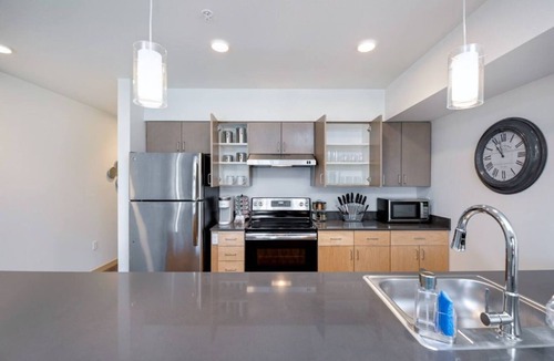 North Beacon Hill Apartment | Beacon Ave S 1BR - Balcony + Rooftop Views - Link Rail - Monthly Stays