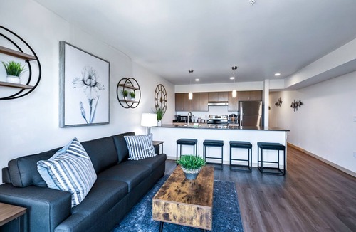 North Beacon Hill Apartment | Beacon Hill 1BR - Balcony + Rooftop Views - Link Rail - Monthly Stays
