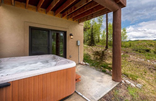 Fraser House | Bear Pause | Pet Friendly | Private Hot Tub | Mountain Cabin
