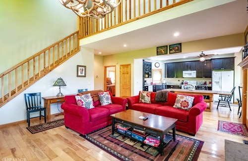 Timberline House | Bear`s Den in Winterset - 159 Winterset Drive Bear's Den - Ski Area, Hot Tub, A/C, Pool Table