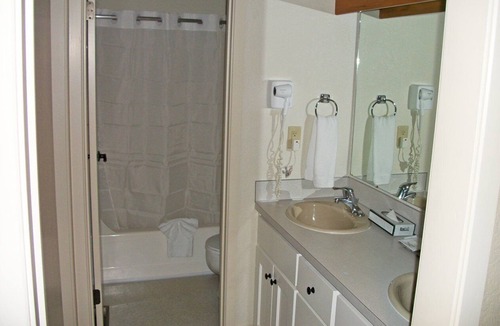 Chelan Apartment | Beautiful 1 bedroom unit at resort, sleeps 6