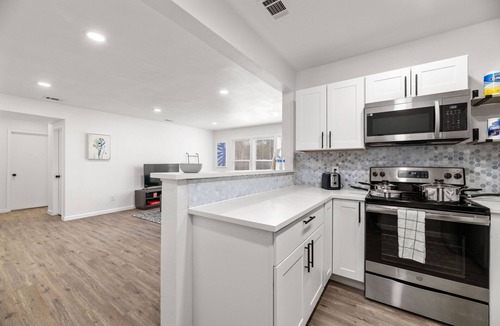 Junius Heights Condo | Beautiful 2 Bed/1 Bath Condo near Lakewood