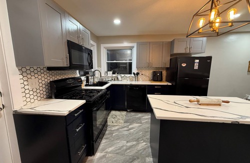 Lenexa House | Beautiful 2-bedroom house with AC in welcoming Lenexa