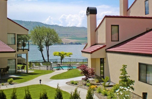 Chelan Apartment | Beautiful 2 bedroom unit at resort, sleeps 6