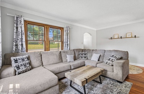 Beaverdale House | Beautiful 3-bedroom house with AC in adorable Des Moines