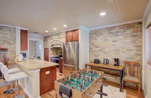 Medical Center District House | Beautiful 4BR Duplex, Central, Covered Patio