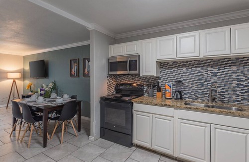 Mahncke Park Apartment | Beautiful Apartment at The Botanical Gardens #1
