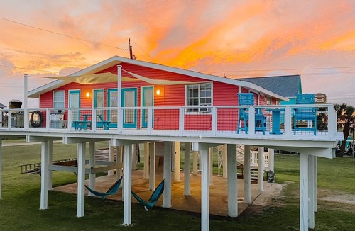 Surfside Beach House | Beautiful Beach & Bay Views! Steps away from the beach!