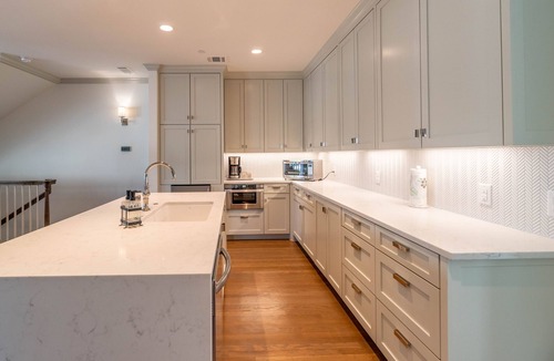 Kessler House | Beautiful Bishop Arts Townhouses: Sleeps up to 16 people!
