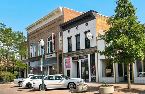 Greeley Apartment | Beautiful Bungalow Next to Unc-free Cruiser Bikes!