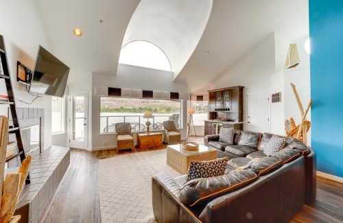 Chelan House | Beautiful Condo w/Balcony on Lake Chelan!