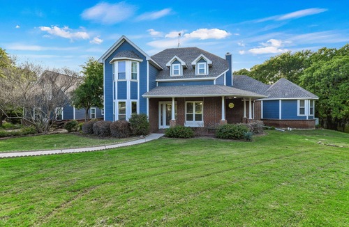 Cross Roads House | Beautiful country getaway. Close to Denton on 3 secluded acres!